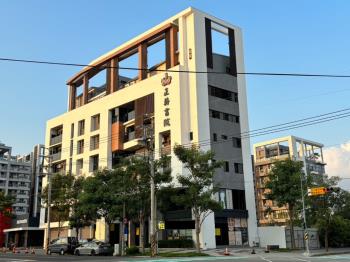麥當勞旁大面寬角店