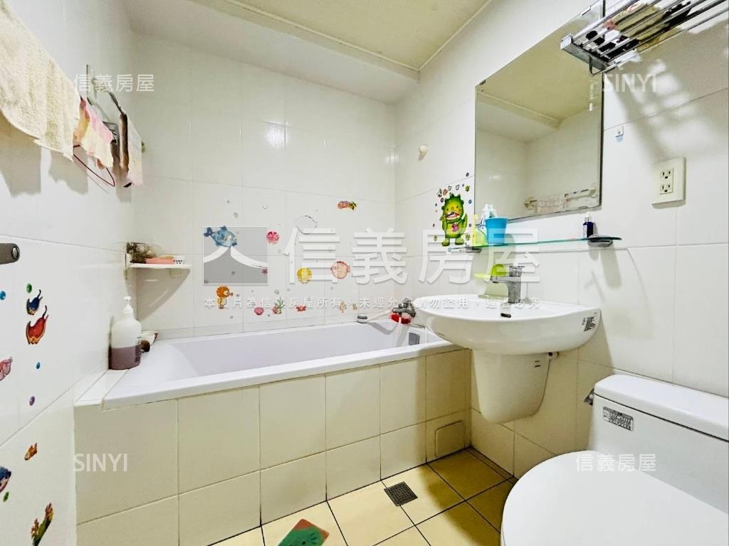 長安電梯大四房車位房屋室內格局與周邊環境