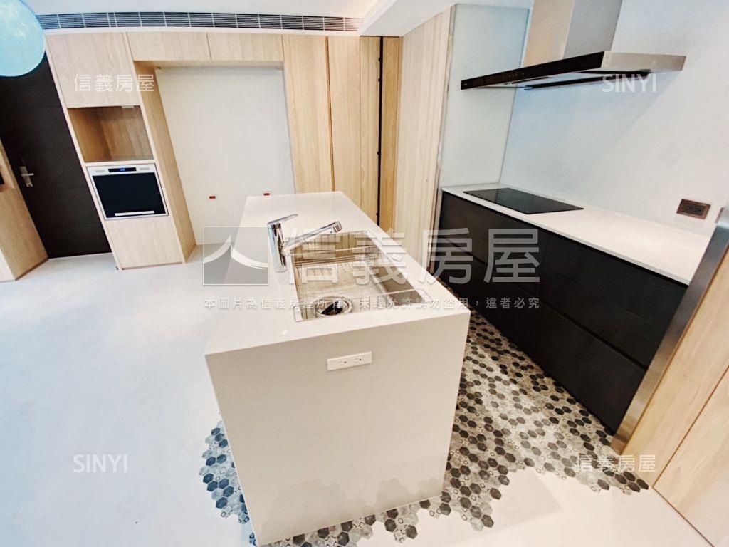 專約稀有大庭院天墅一樓房屋室內格局與周邊環境