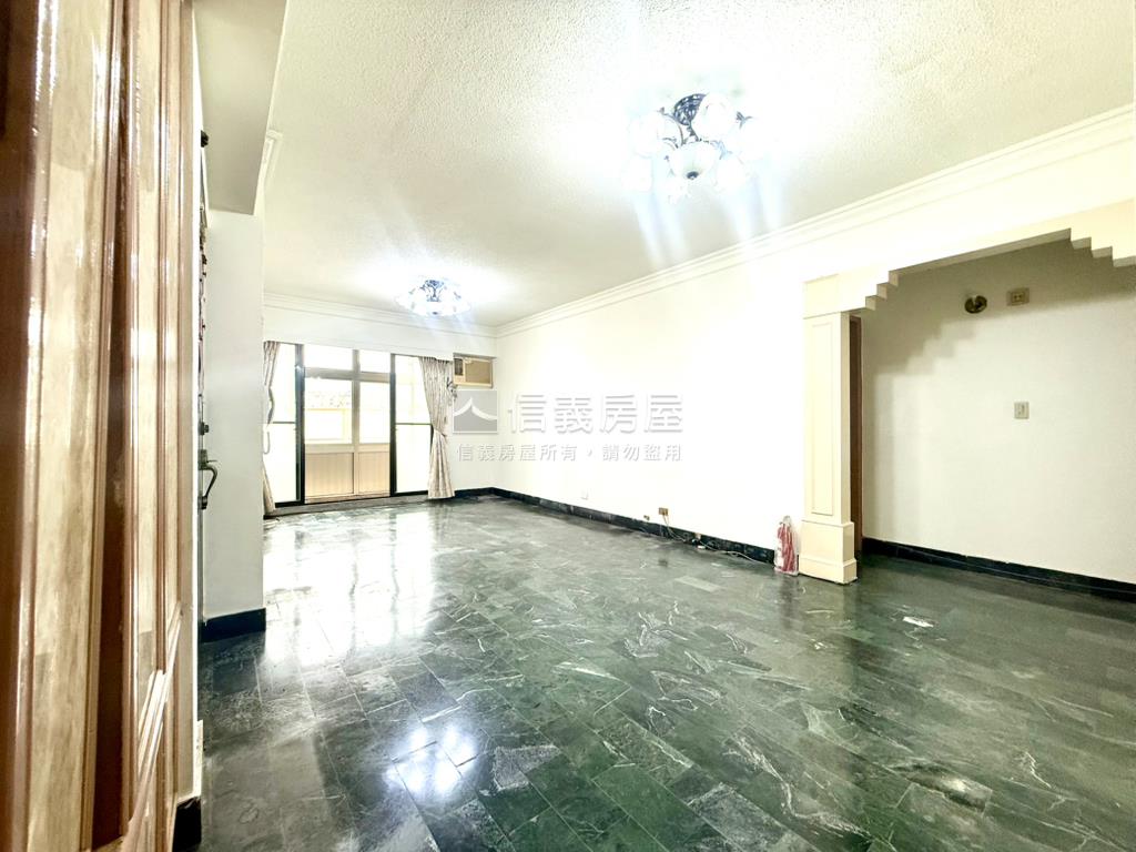 黃金電梯華廈３房１室房屋室內格局與周邊環境