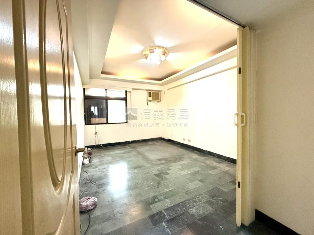 黃金電梯華廈３房１室房屋室內格局與周邊環境