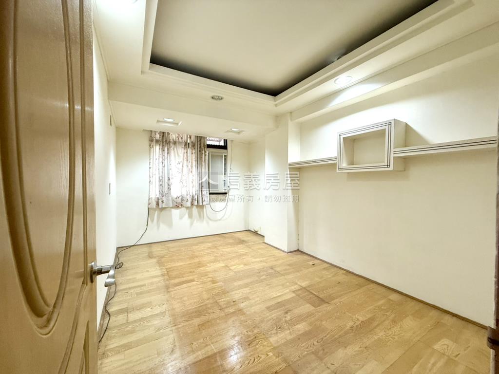 黃金電梯華廈３房１室房屋室內格局與周邊環境