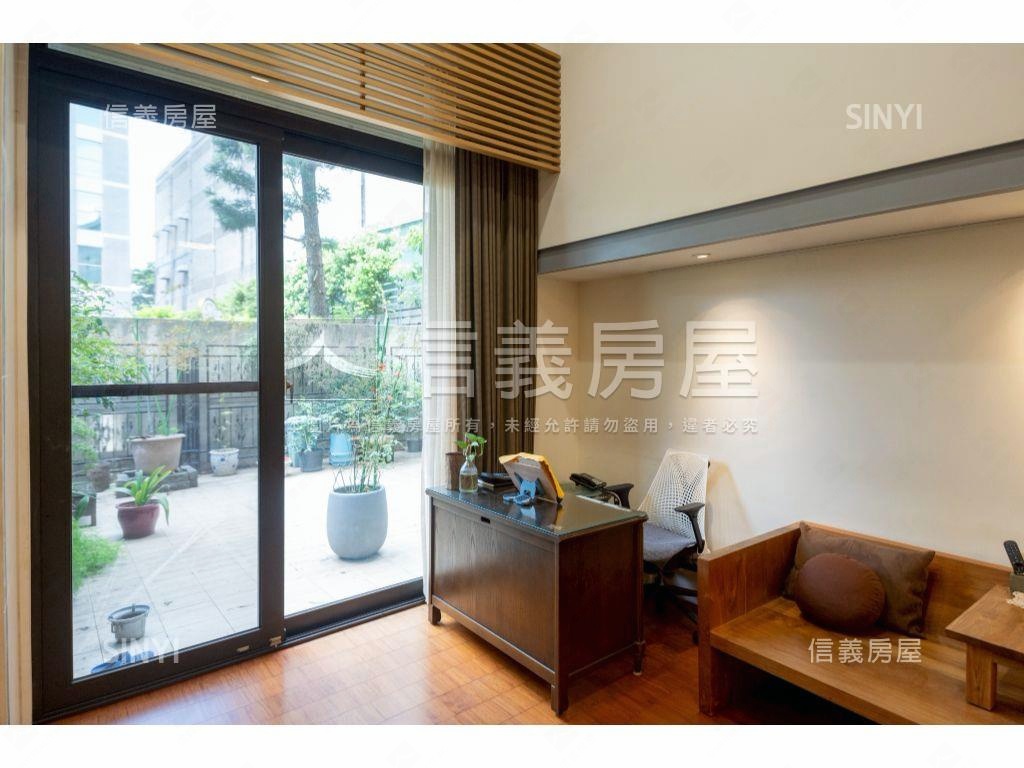 北美市庭院大空間房屋室內格局與周邊環境