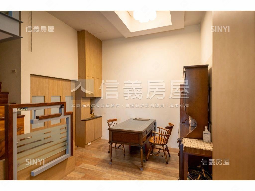 北美市庭院大空間房屋室內格局與周邊環境