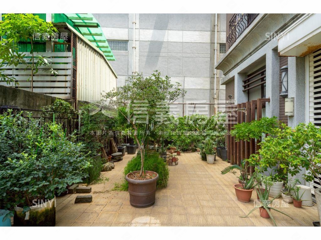 北美市庭院大空間房屋室內格局與周邊環境
