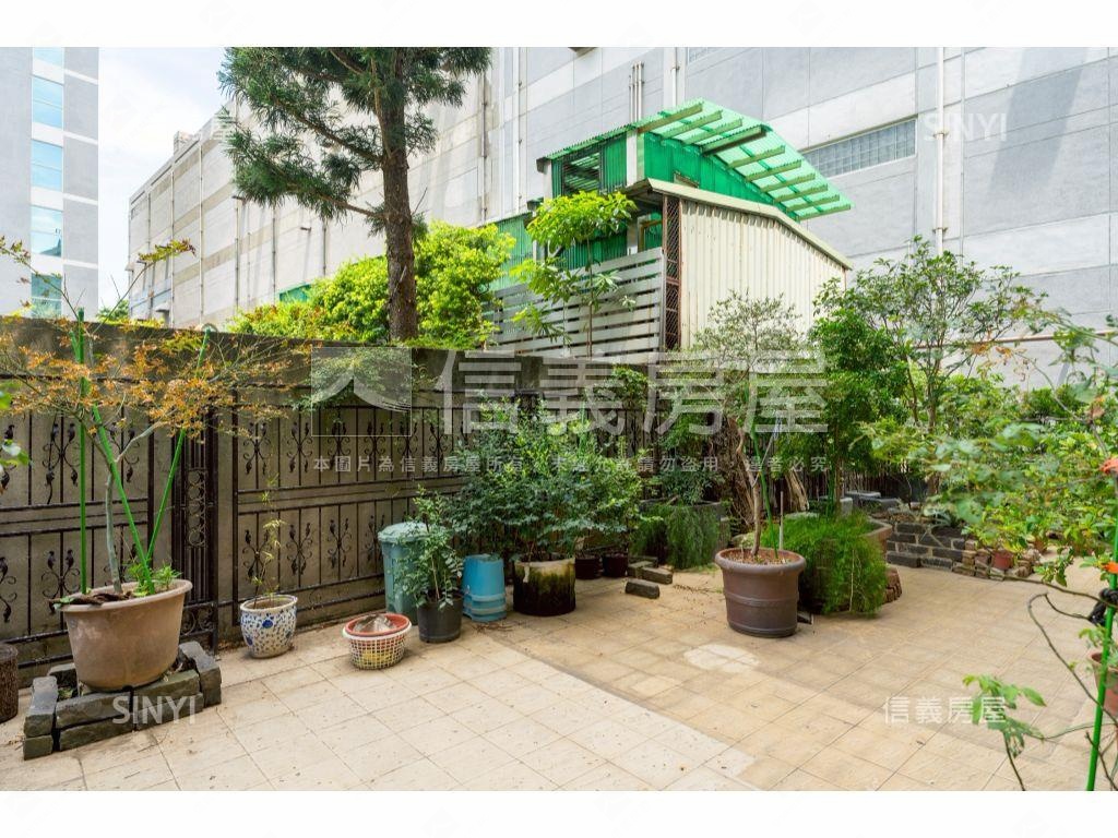 北美市庭院大空間房屋室內格局與周邊環境