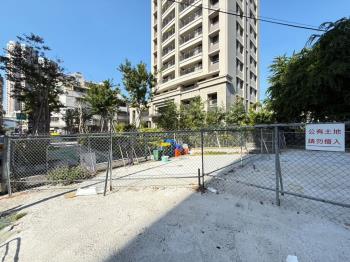 西區近英才公園臨路角地