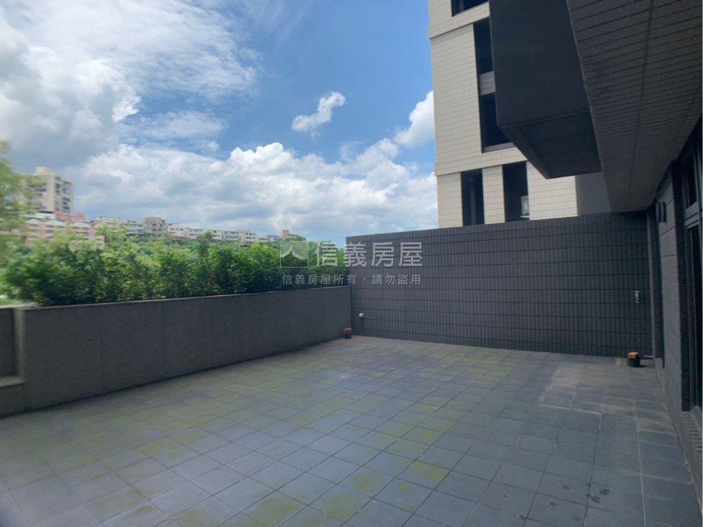 半島稀有大露臺三房車位房屋室內格局與周邊環境