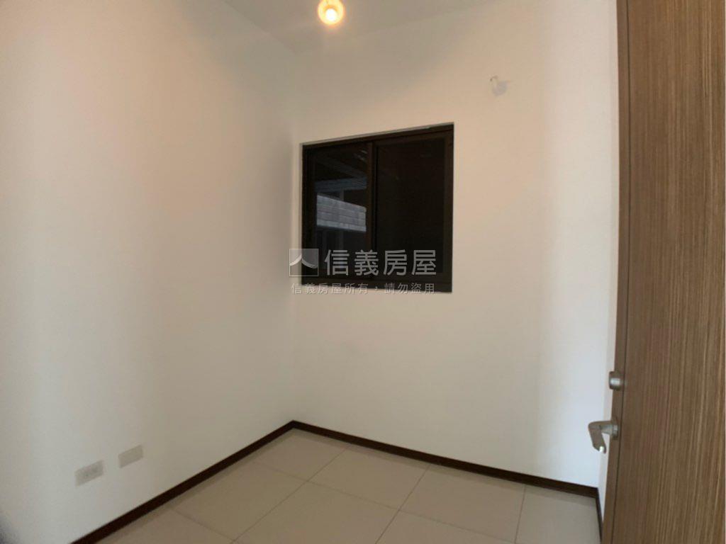 半島稀有大露臺三房車位房屋室內格局與周邊環境