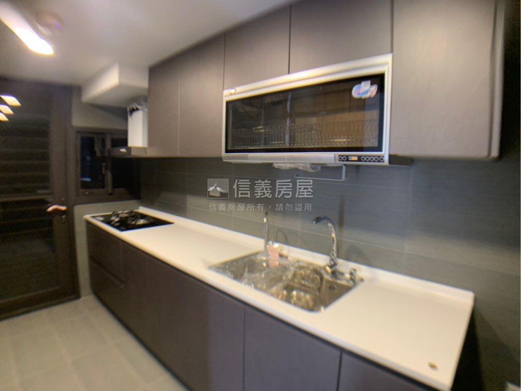 半島稀有大露臺三房車位房屋室內格局與周邊環境