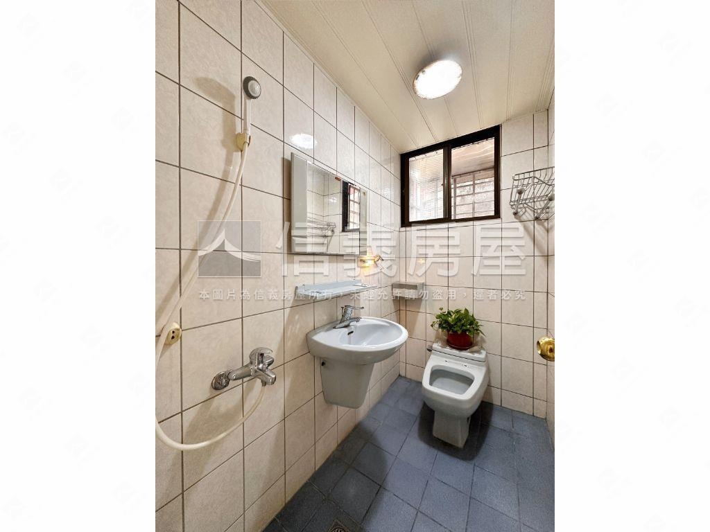 永安華廈３房１室平面車位房屋室內格局與周邊環境