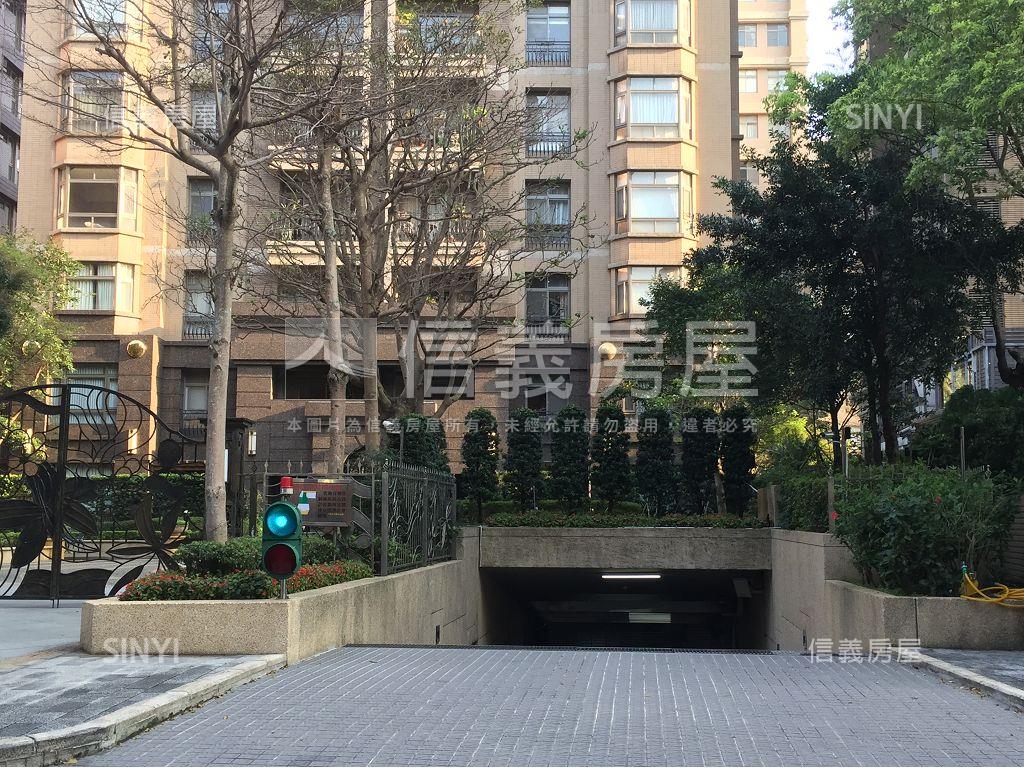 真園坡道平面車位房屋室內格局與周邊環境