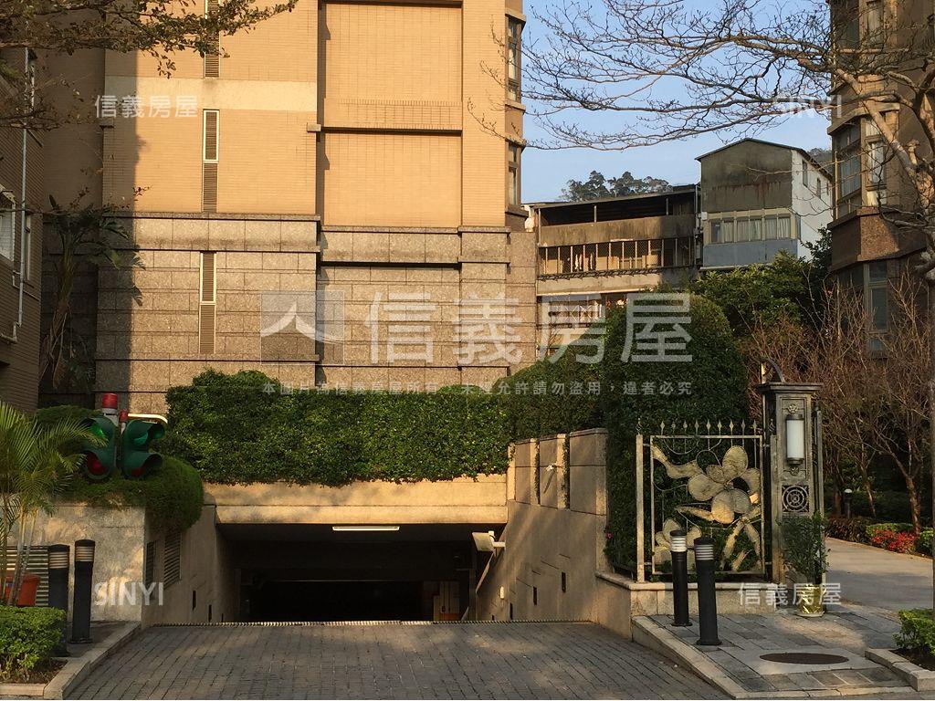 真園坡道平面車位房屋室內格局與周邊環境