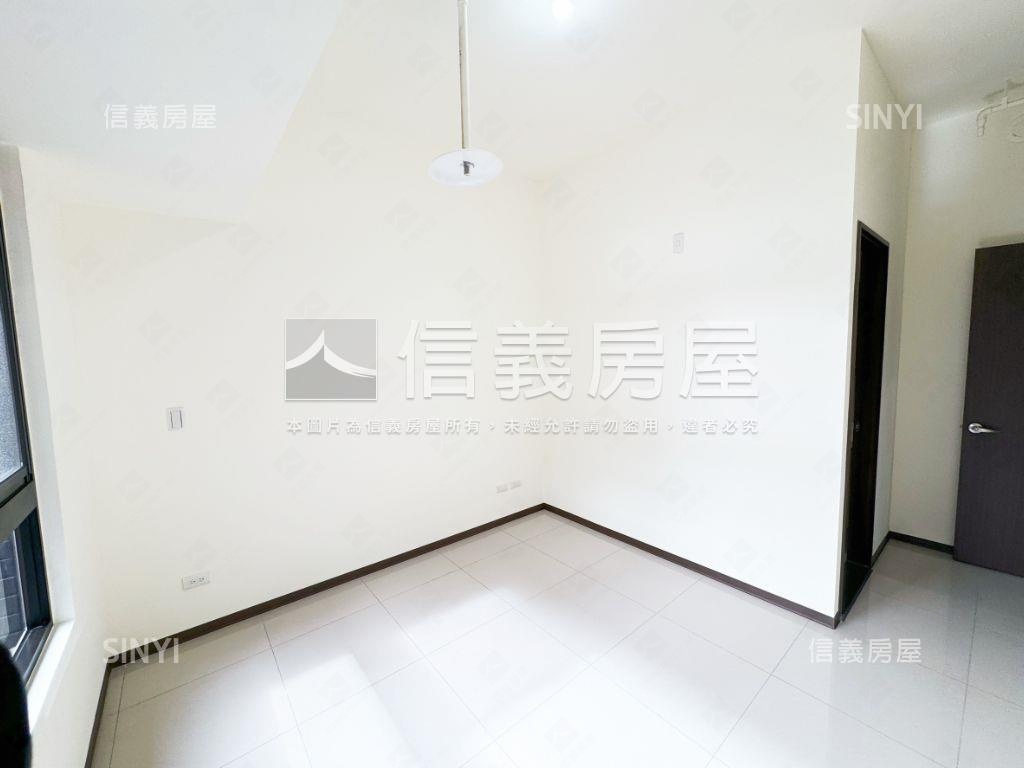 ★帝國‧Ｅ１次頂三房車位房屋室內格局與周邊環境