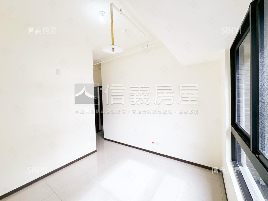 ★帝國‧Ｅ１次頂三房車位房屋室內格局與周邊環境