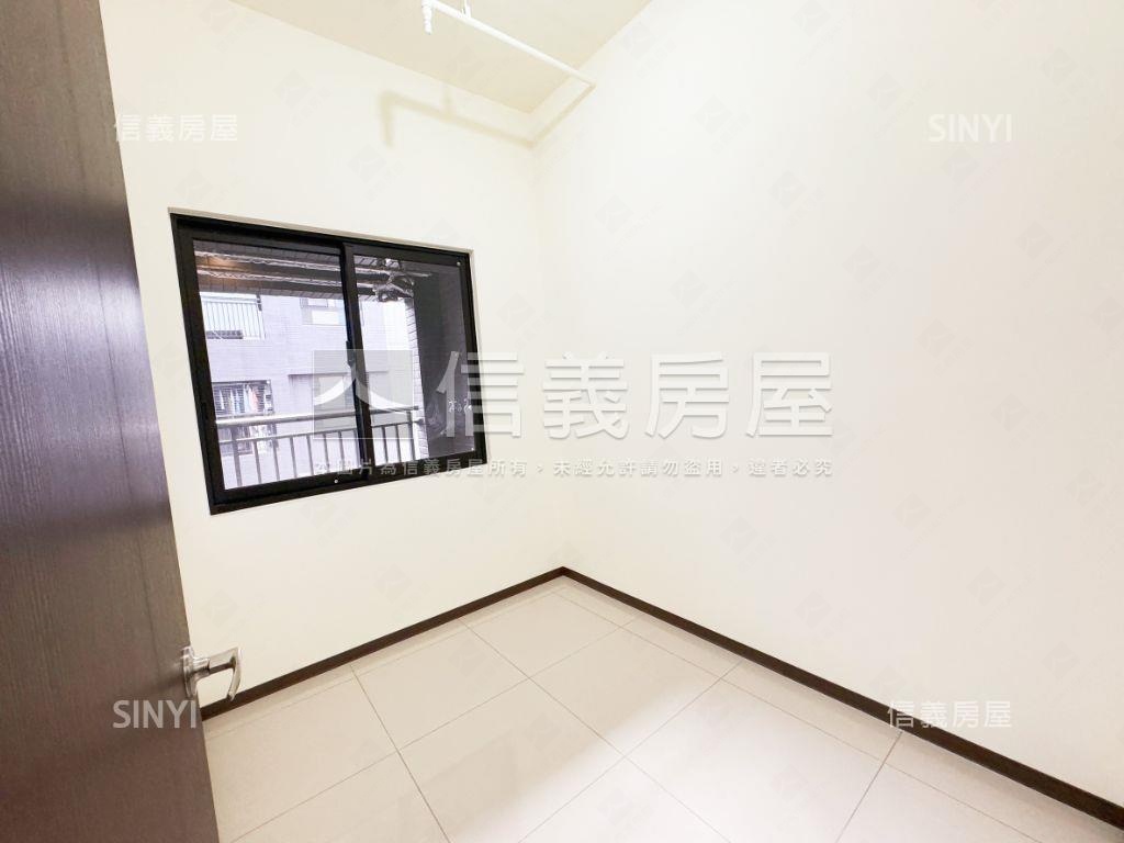 ★帝國‧Ｅ１次頂三房車位房屋室內格局與周邊環境