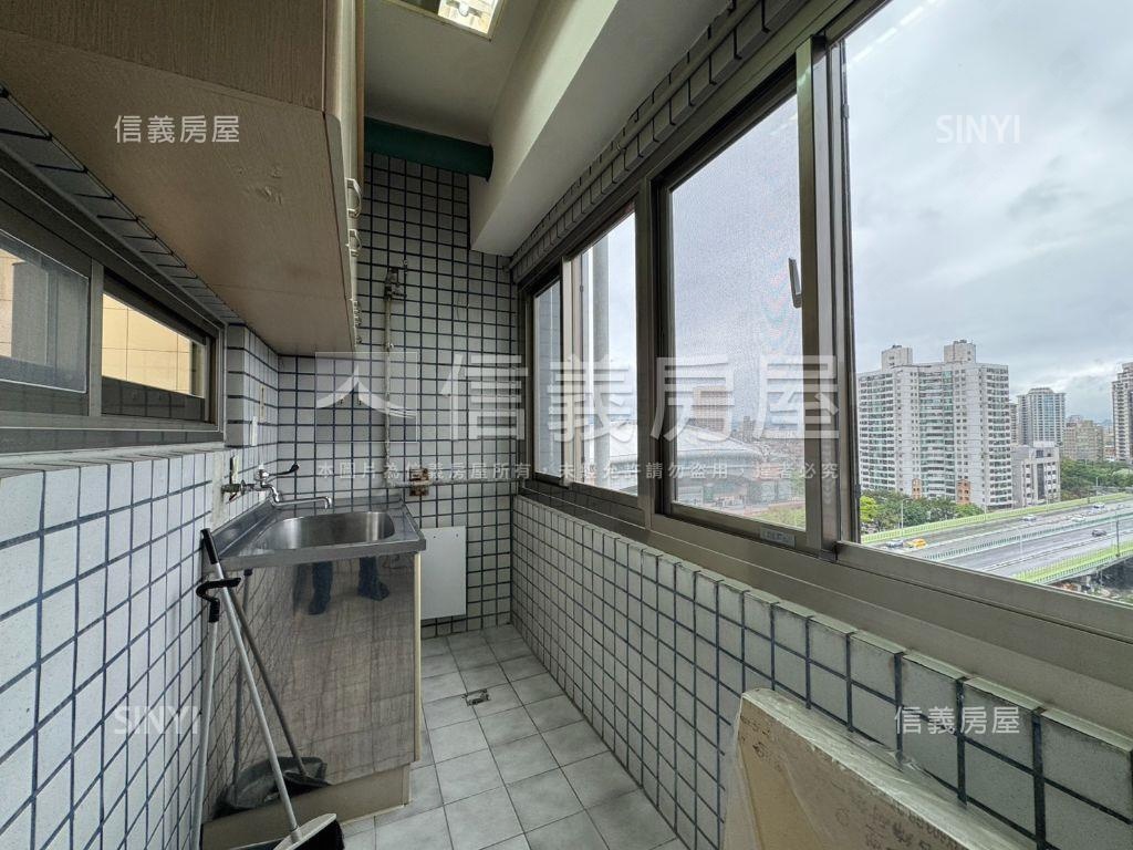 雙龍學區高樓帶坡車房屋室內格局與周邊環境