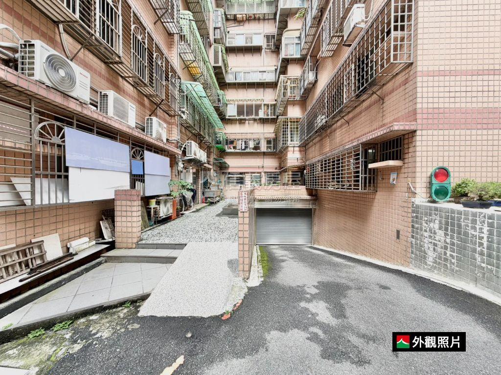 中和路１６５巷．稀有電梯房屋室內格局與周邊環境