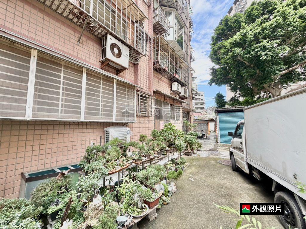 中和路１６５巷．稀有電梯房屋室內格局與周邊環境