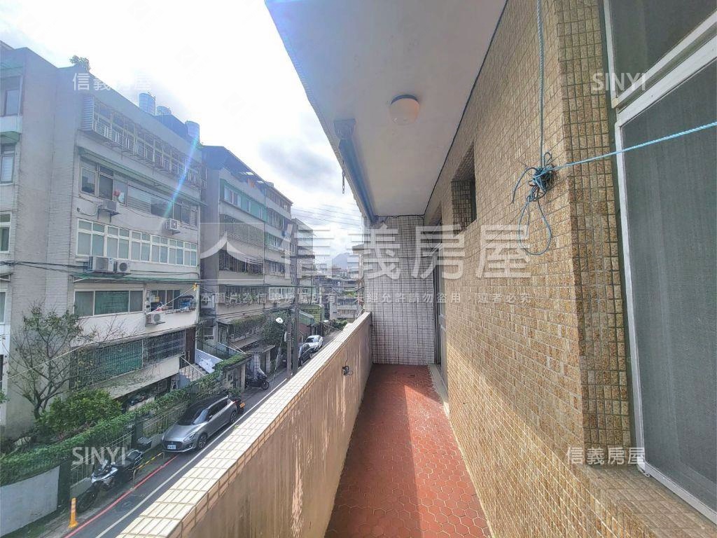 新店景觀邊間採光屋房屋室內格局與周邊環境