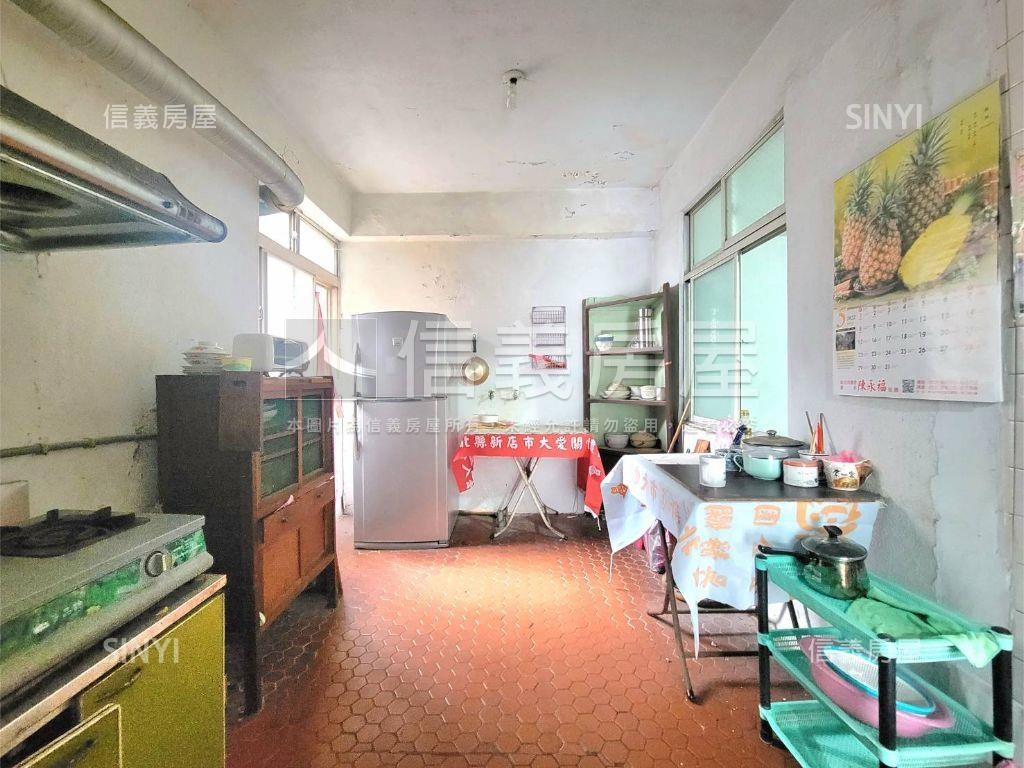 新店景觀邊間採光屋房屋室內格局與周邊環境