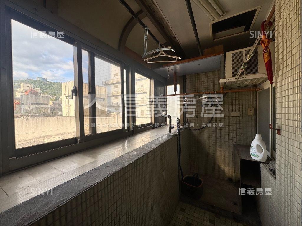 稀有釋出天母愛座三房車位房屋室內格局與周邊環境