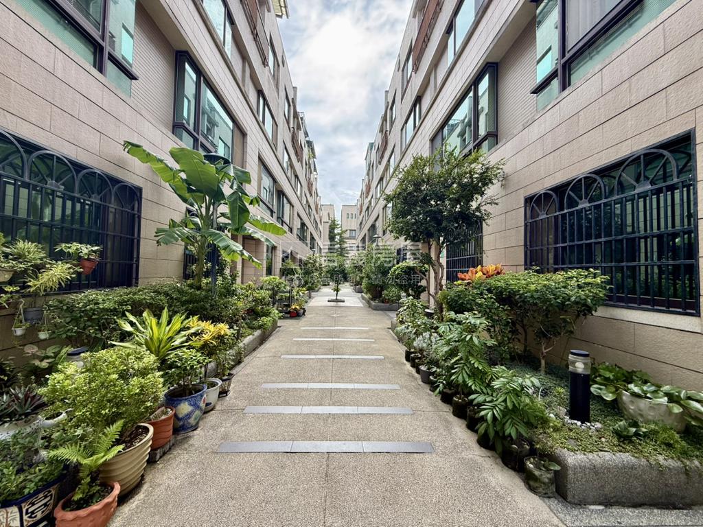 皇龍湖美間間套房美墅房屋室內格局與周邊環境