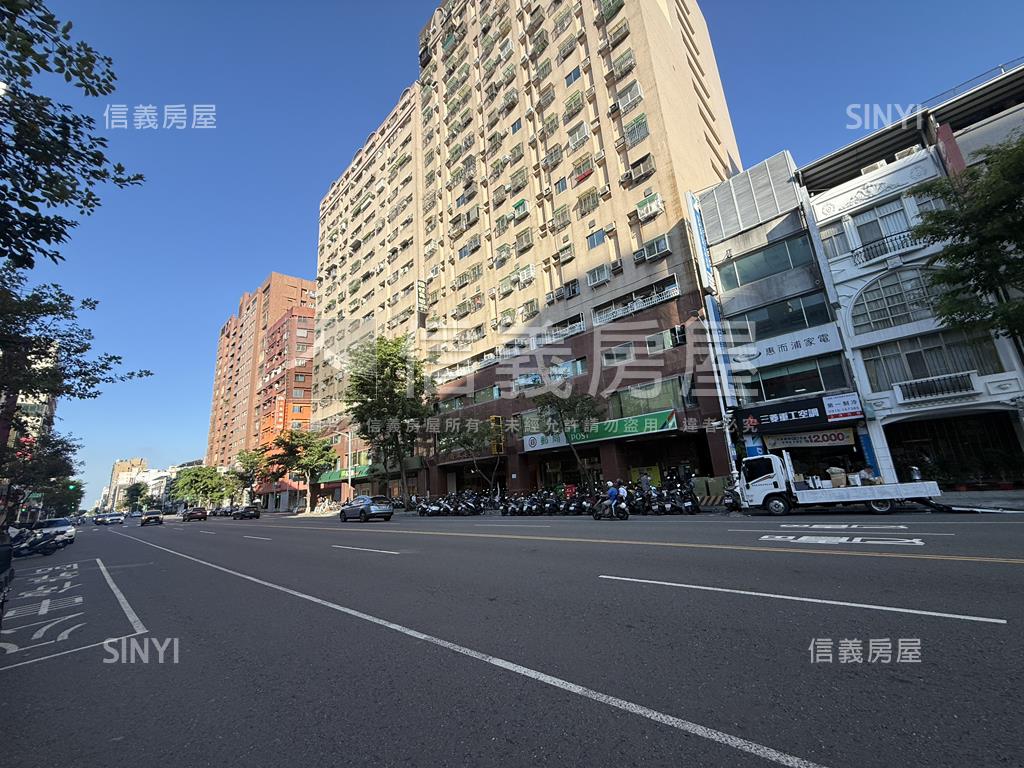 三多三路正四樓面寬店霸房屋室內格局與周邊環境