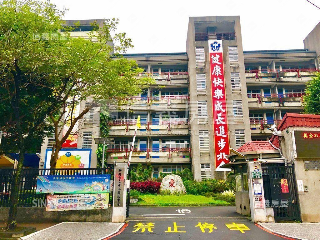 稀有低總價近板橋車站一樓房屋室內格局與周邊環境