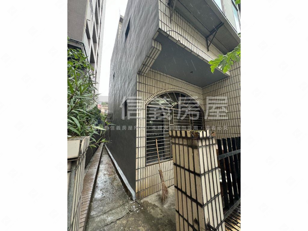近平鎮國高中五房優質透天房屋室內格局與周邊環境