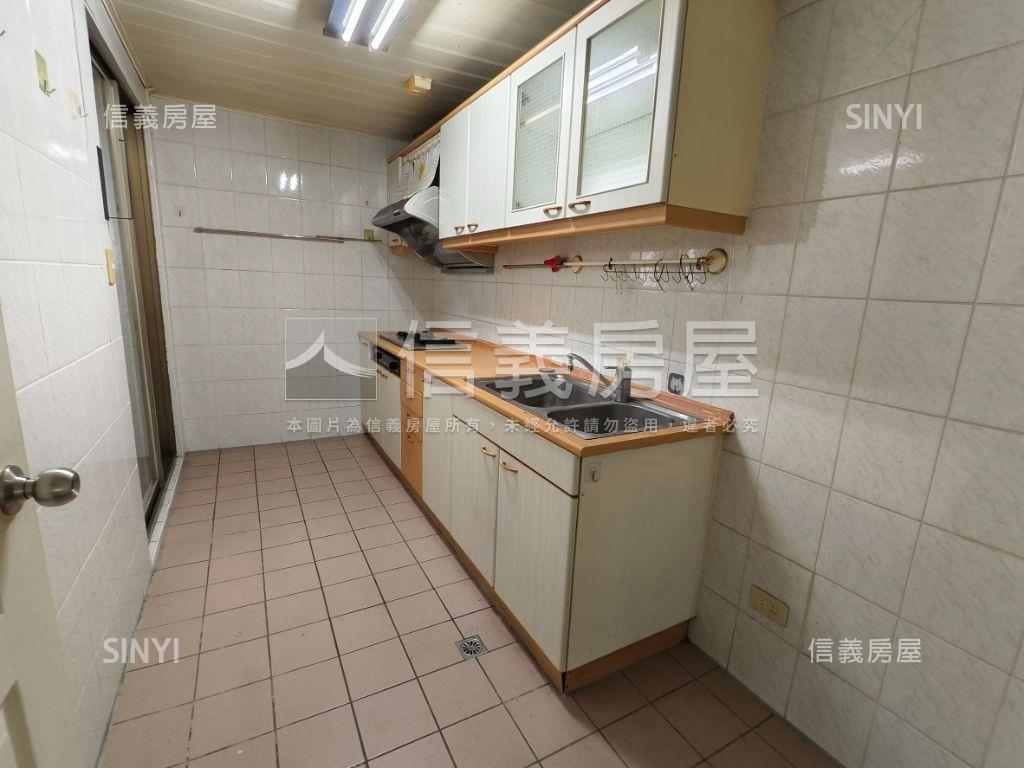 西區全友三房空屋好帶看房屋室內格局與周邊環境