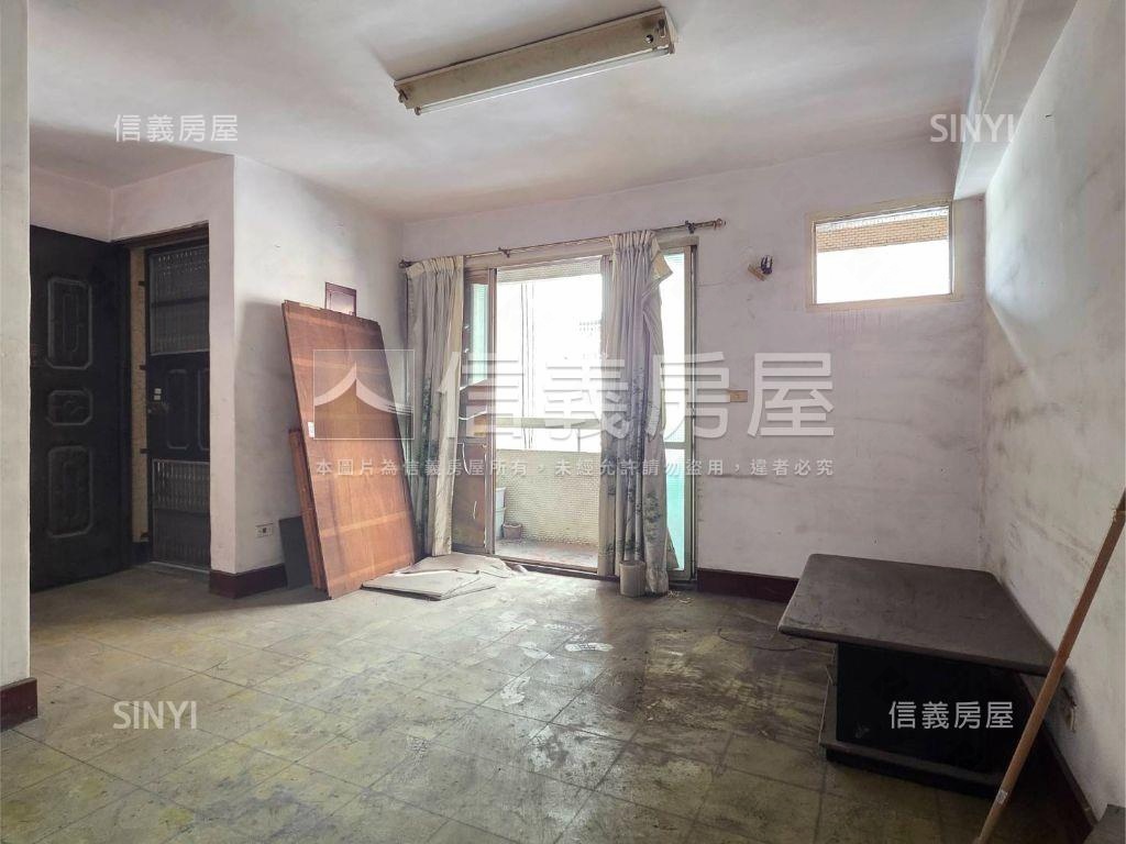 近未來捷運黃線公寓三樓房屋室內格局與周邊環境