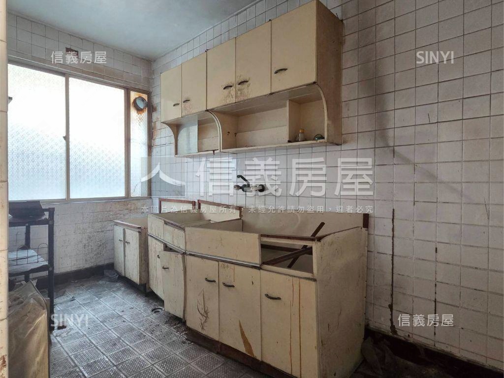 近未來捷運黃線公寓三樓房屋室內格局與周邊環境