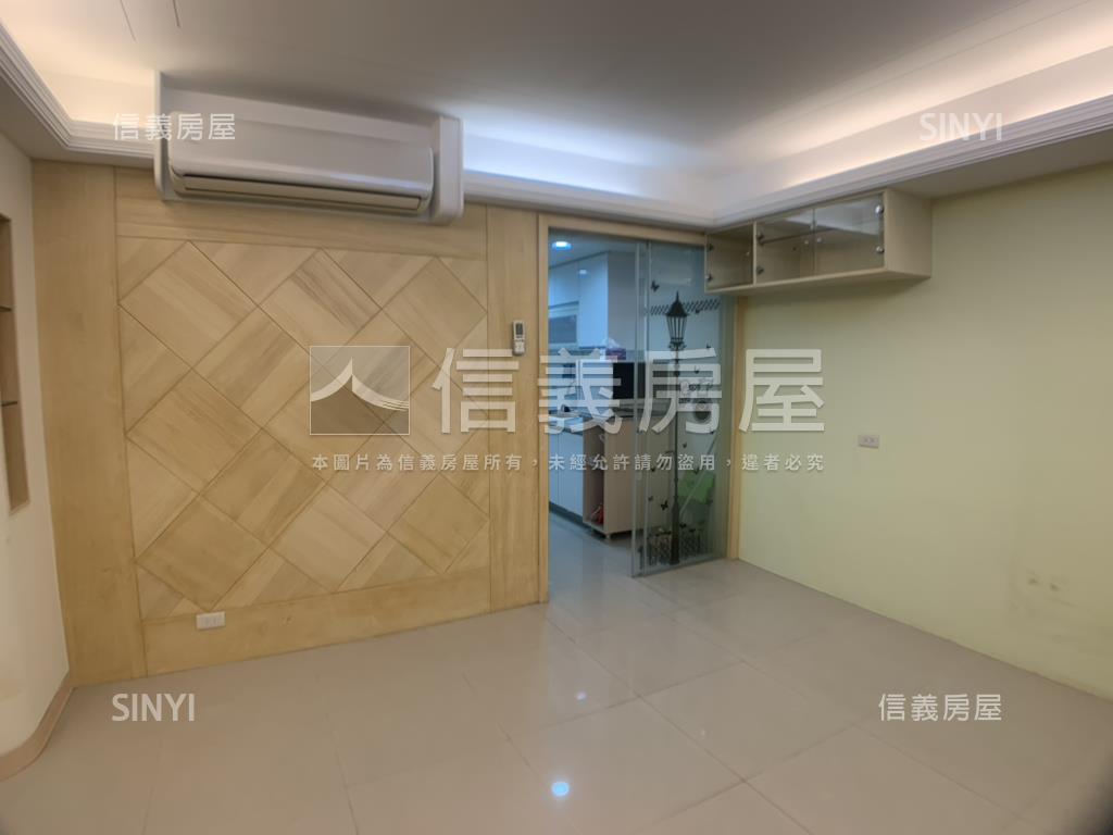 信義黃金公寓三樓房屋室內格局與周邊環境