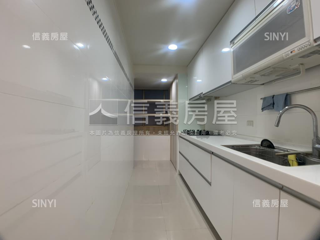 信義黃金公寓三樓房屋室內格局與周邊環境