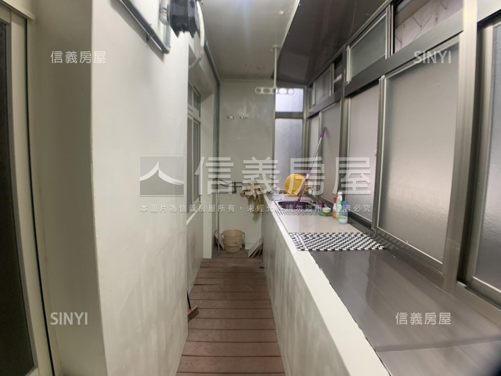 信義黃金公寓三樓房屋室內格局與周邊環境