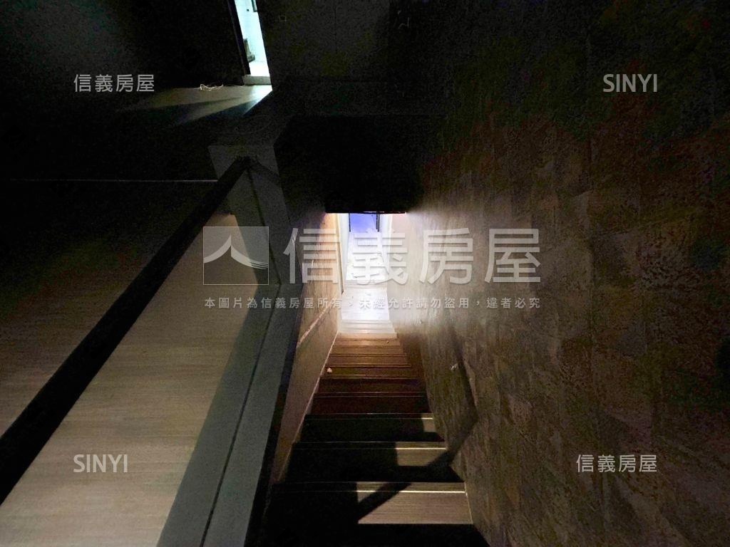 近車站勝利路黃金店面透天房屋室內格局與周邊環境