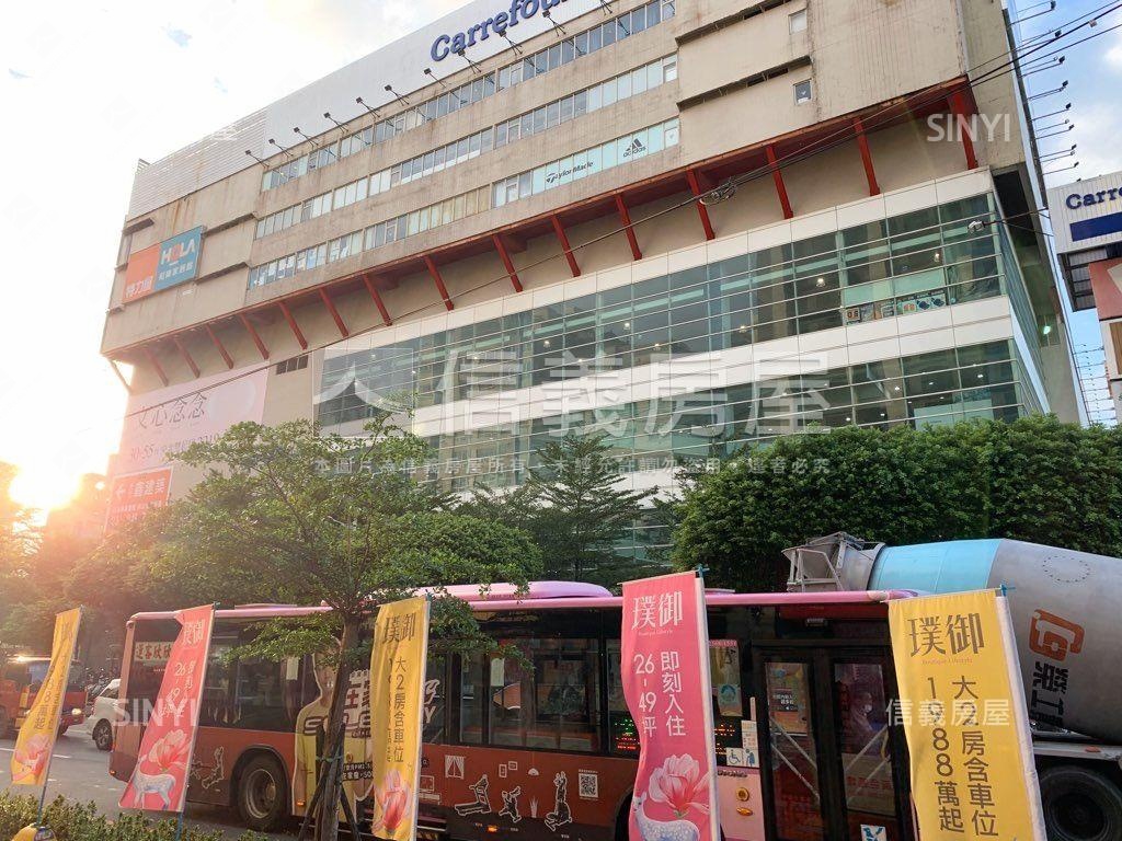 七張捷運晶華館高樓雙車位房屋室內格局與周邊環境