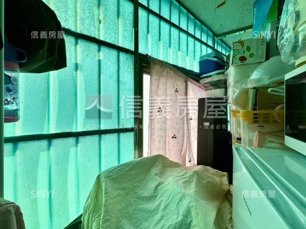 稀有三面採光榮街二樓房屋室內格局與周邊環境