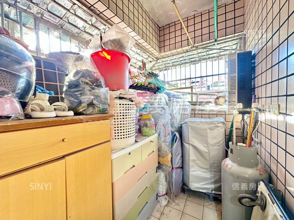 稀有三面採光榮街二樓房屋室內格局與周邊環境