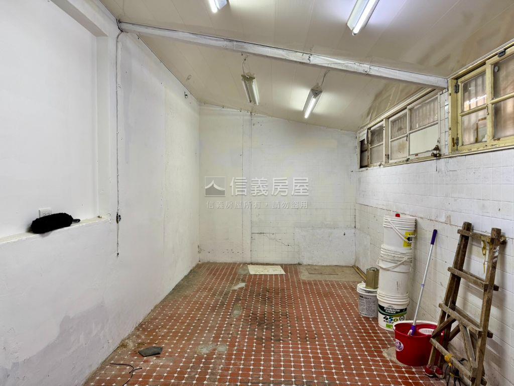 新接大面寬方正金店面房屋室內格局與周邊環境