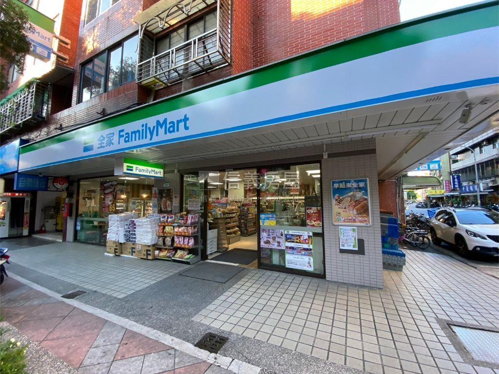 新接大面寬方正金店面房屋室內格局與周邊環境