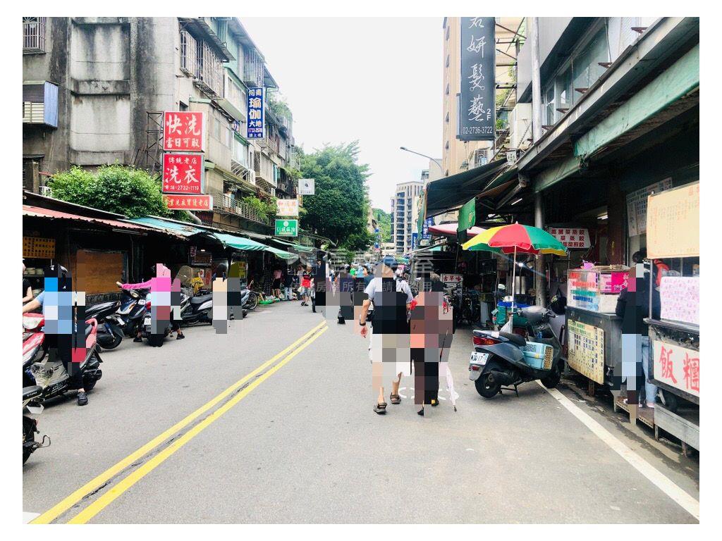 新接大面寬方正金店面房屋室內格局與周邊環境