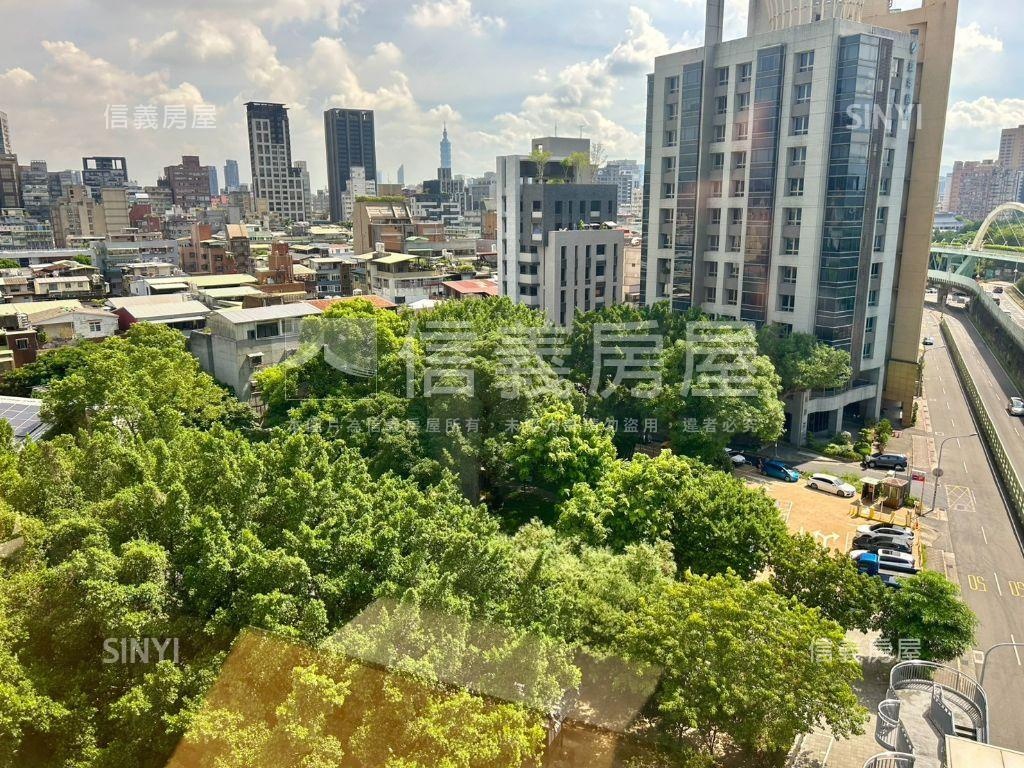 巨流河畔極景森活電梯三房房屋室內格局與周邊環境