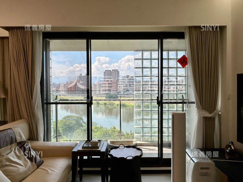 巨流河畔極景森活電梯三房房屋室內格局與周邊環境