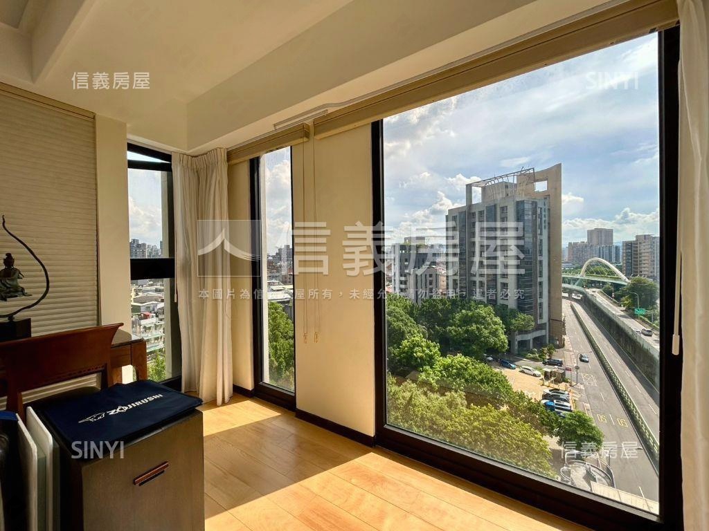 巨流河畔極景森活電梯三房房屋室內格局與周邊環境