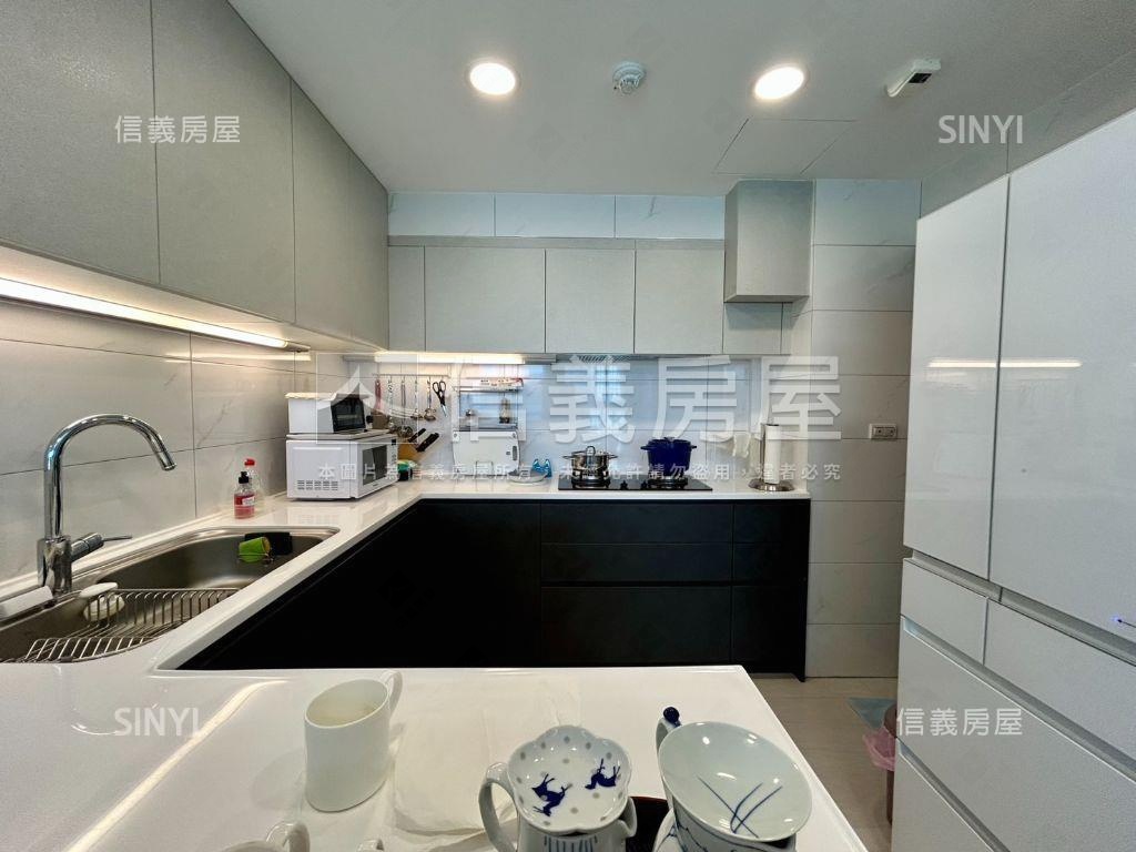 巨流河畔極景森活電梯三房房屋室內格局與周邊環境