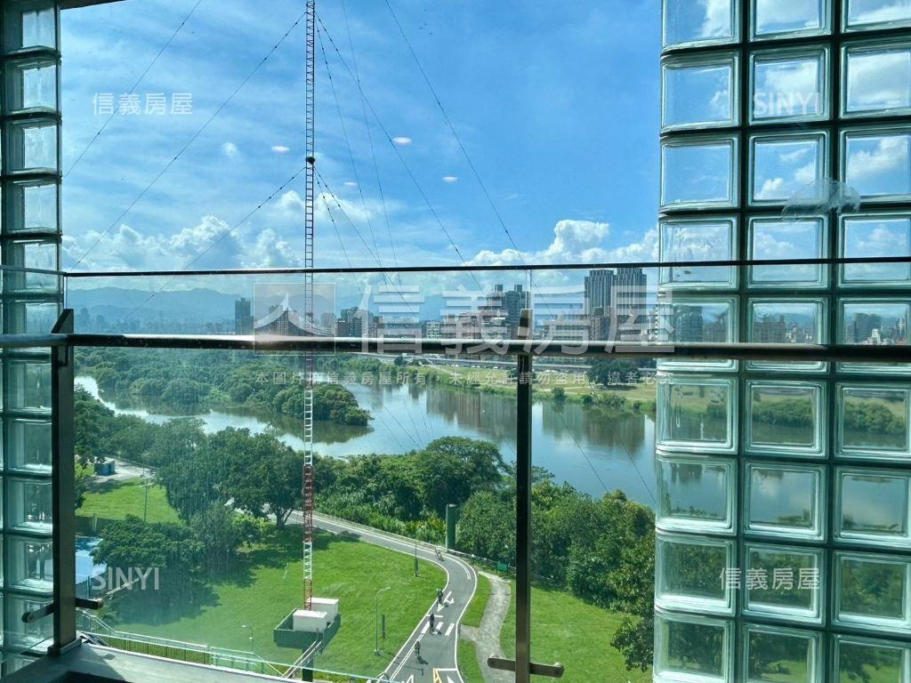 巨流河畔極景森活電梯三房房屋室內格局與周邊環境