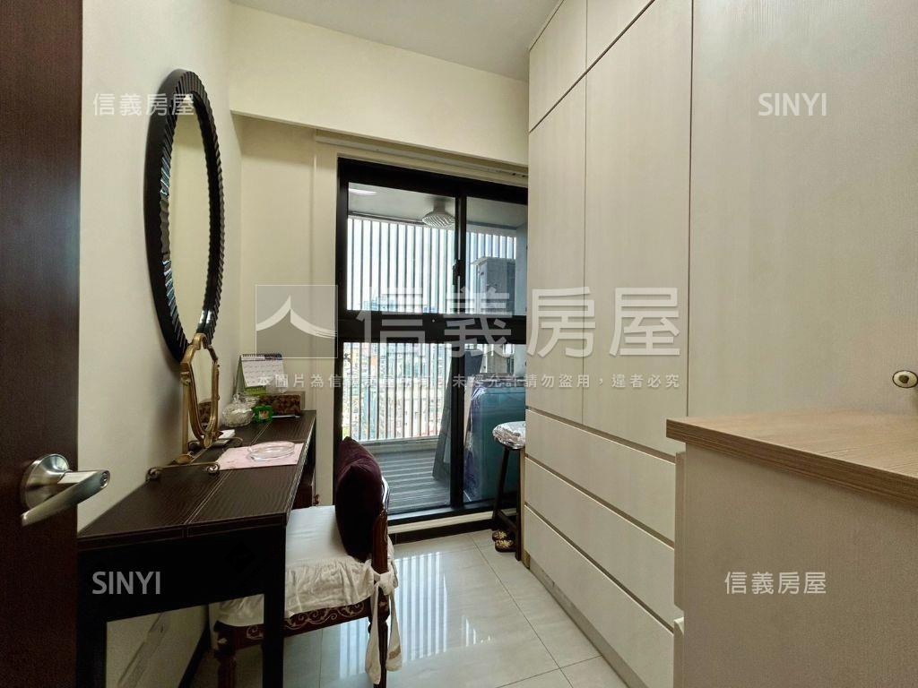 巨流河畔極景森活電梯三房房屋室內格局與周邊環境