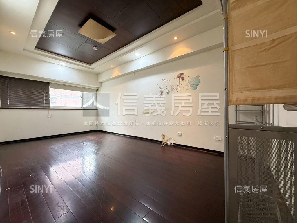 近三重站電梯大空間車位房屋室內格局與周邊環境